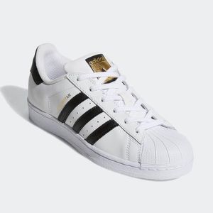 **Only worn once** Adidas Superstars Size 6.5US